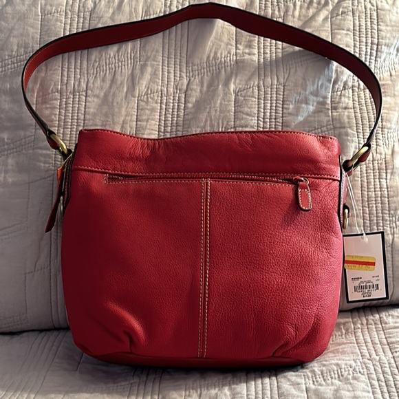 Red leather purse,tags still on . Never been used ! - Picture 2 of 5